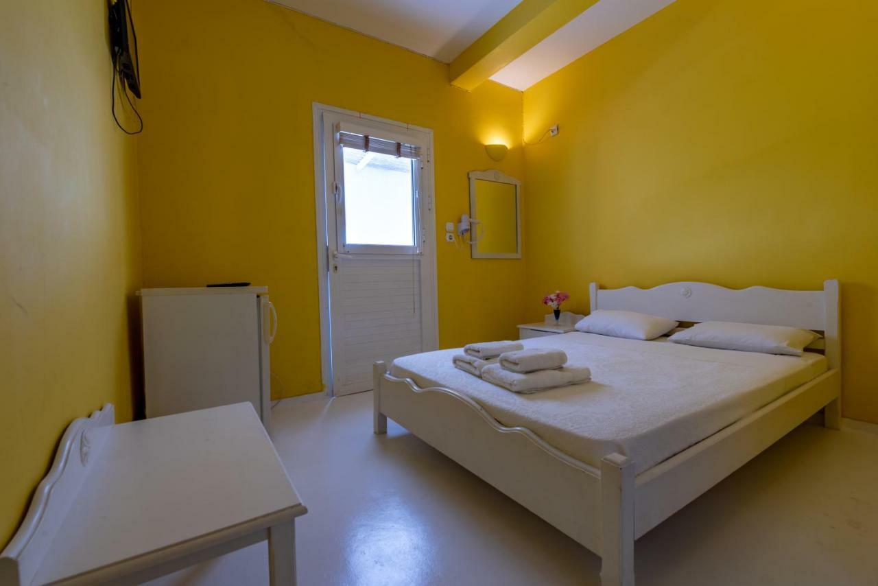 Kymothoi Rooms & Pool Bar Gavrio Dış mekan fotoğraf